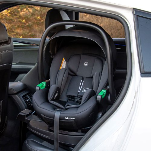 Coletto Zoom I-size 40-87cm babahordozó+ 360°-os bázistalp-Fekete